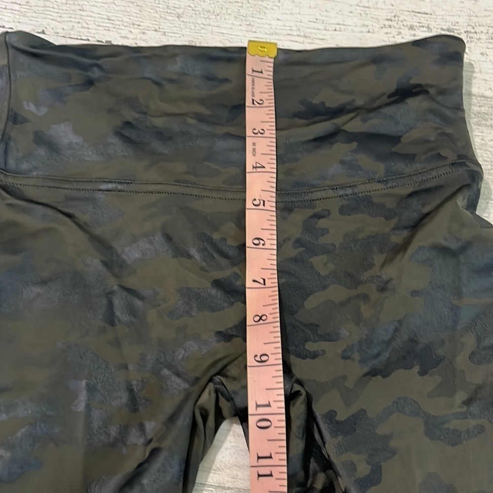 Spanx Faux Camo Green Leggings Size M - Picture 7 of 8